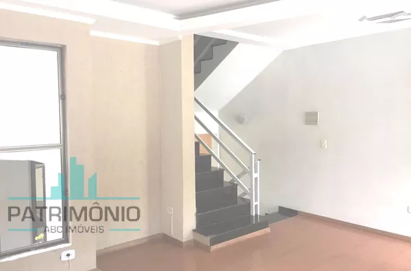 Sobrado com terreno de 5x25m² a venda no Parque São Vicente - Mauá.