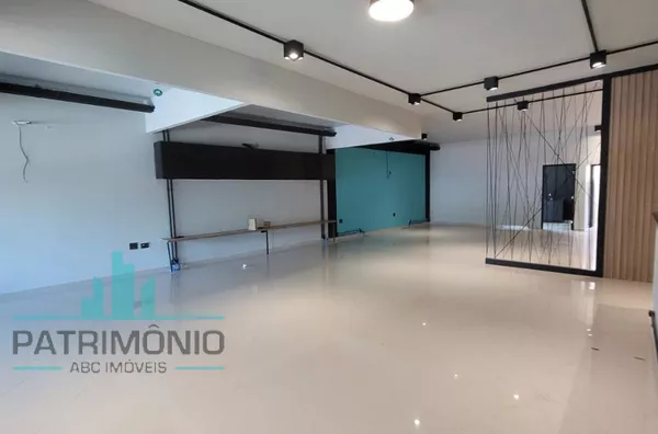 Salão Comercial com 170m² disponível para locação na Avenida Presidente Kennedy.