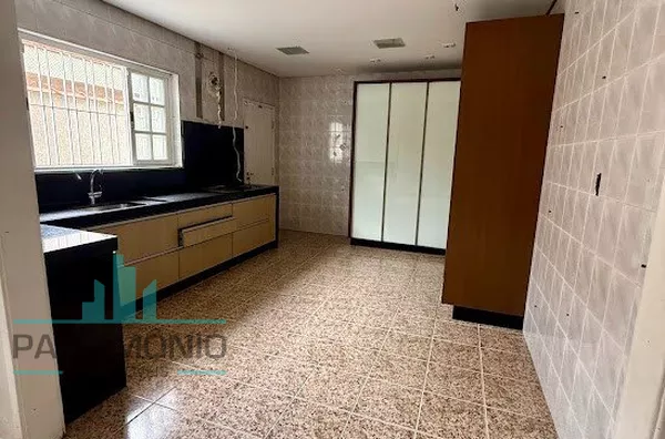 Casa à venda na Vila Scarpelli em Santo André.