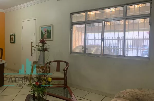 Casa à venda no Bairro Campestre em Santo André. 
