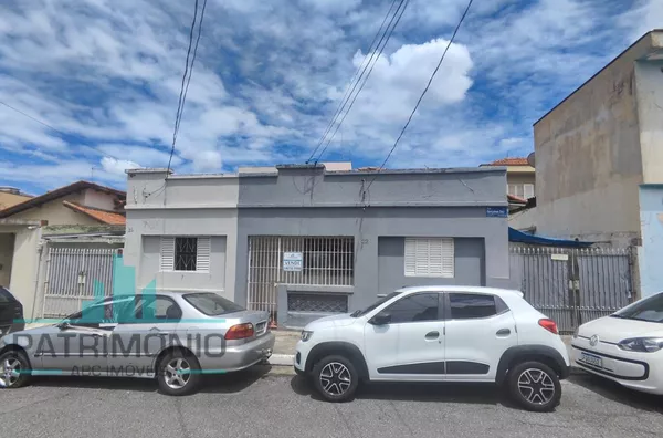 Terreno com 2 casas à venda no bairro Cerâmica em São Caetano do Sul.