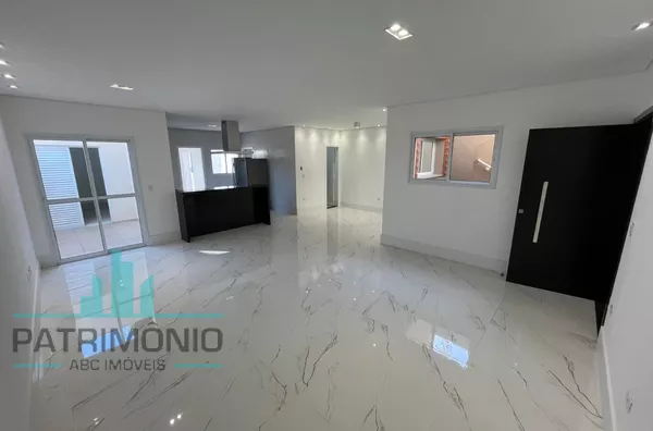 Ampla Casa reformada à venda no Bairro Cerâmica - São Caetano do Sul.