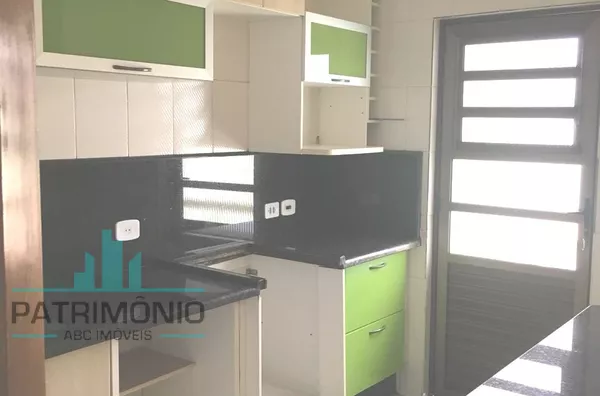 Sobrado com terreno de 5x25m² a venda no Parque São Vicente - Mauá.