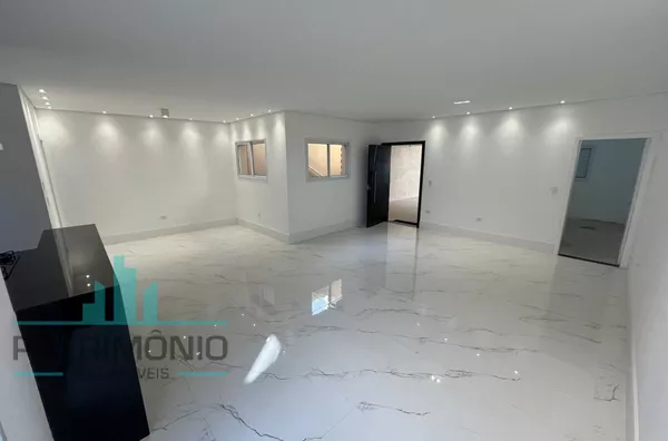 Ampla Casa reformada à venda no Bairro Cerâmica - São Caetano do Sul.