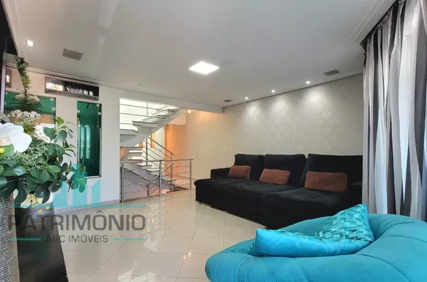 Sobrado à venda no Bairro Jordanópolis em São Bernardo Do Campo.