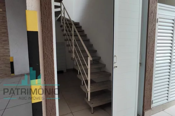 Casa com piscina disponível para locação no Bairro Santa Paula em São Caetano do Sul