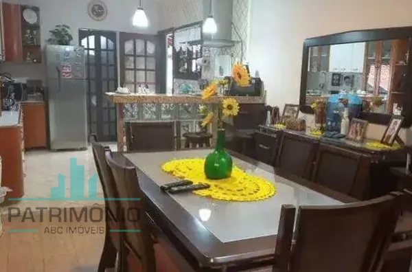 Casa com 400m² de terreno à venda no Bairro Santa Paula em São Caetano Do Sul.