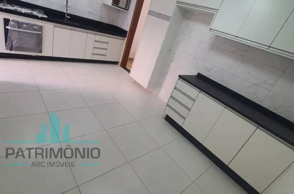 Sobrado com 202m² à venda no Bairro Rudge Ramos em São Bernardo do Campo.