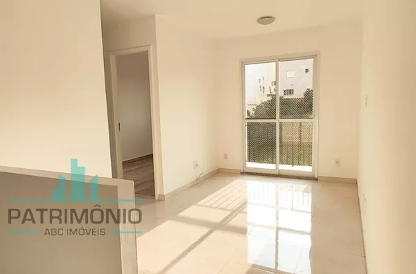 Apartamento à venda do Condomínio Follow no Parque Jaçatuba em Santo André.