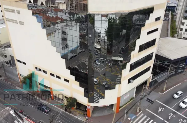 Sala comercial em andar com 28m² à  venda no Centro de São Caetano do Sul.