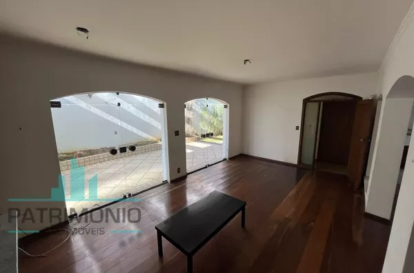 Amplo Sobrado à venda no Bairro Osvaldo Cruz em São Caetano do Sul.