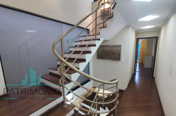 Sobrado Espaçoso com 3 Suítes e 4 Vagas – Bairro Osvaldo Cruz. - Foto 12