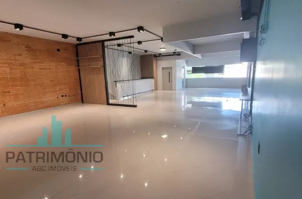 Salão Comercial com 170m² disponível para locação na Avenida Presidente Kennedy.