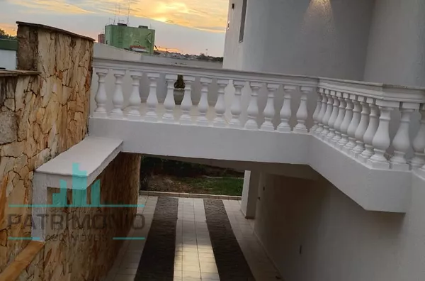 Casa térrea com 375m² à venda no Jardim São Caetano em São Caetano do Sul.