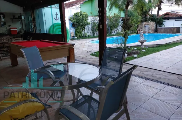 Casa para venda e locação no Bairro Maracanã na Praia Grande.