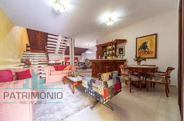 Sobrado à venda no Bairro Campestre em Santo André.