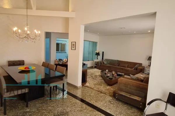 Casa Assobradada com 500m² de terreno à venda no Bairro Campestre em Santo André.