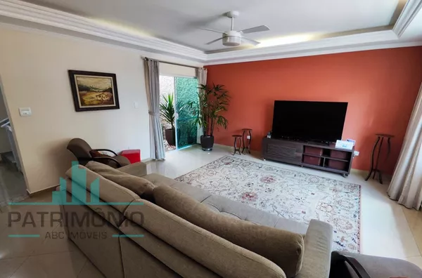 Sobrado Alto Padrão a venda no Bairro Cerâmica em São Caetano do Sul.