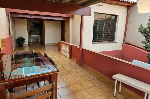 Casa assobradada à venda no bairro Olímpico - São Caetano do Sul.