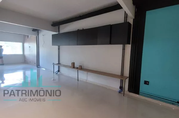 Salão Comercial com 170m² disponível para locação na Avenida Presidente Kennedy.