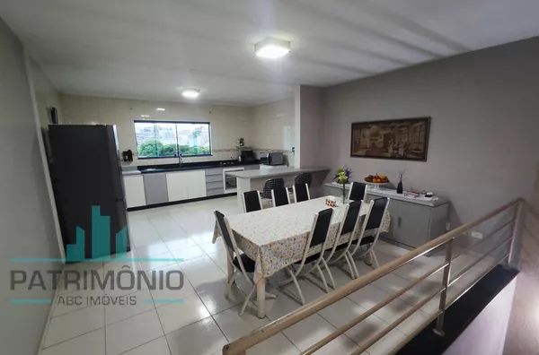 Sobrado Espaçoso com 3 Suítes e 4 Vagas – Bairro Osvaldo Cruz. - Foto 3