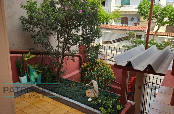Casa assobradada à venda no bairro Olímpico - São Caetano do Sul.