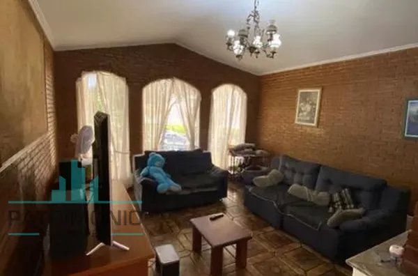 Espaçoso sobrado à venda no Bairro Jardim São Caetano - São Caetano do Sul.