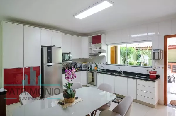 Sobrado à venda no bairro Santa Maria em São Caetano do Sul.