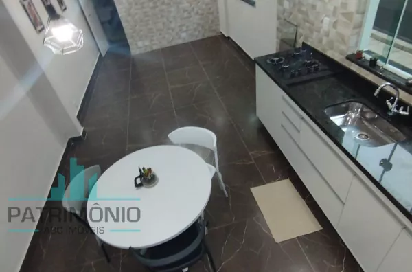 Sobrado à venda na Vila Scarpelli em Santo André.