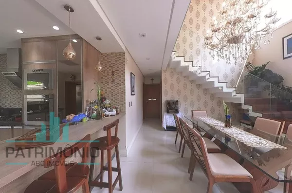 Belíssimo sobrado à venda no Jardim São Caetano em São Caetano do Sul.