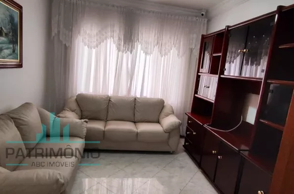 Casa térrea à venda no Bairro Olímpico em São Caetano Do Sul.