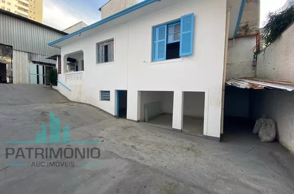 Galpão Comercial com Casa no Terreno a venda em São Caetano do Sul.