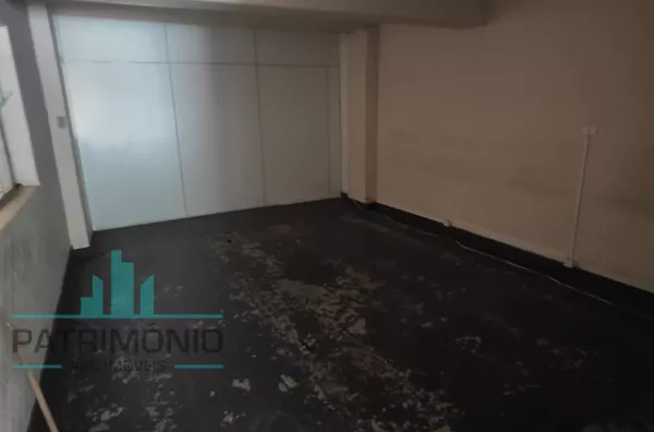 Sobrado Comercial para venda ou locação no bairro Olímpico em São Caetano Do Sul.