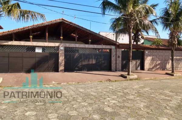 Casa para venda e locação no Bairro Maracanã na Praia Grande.