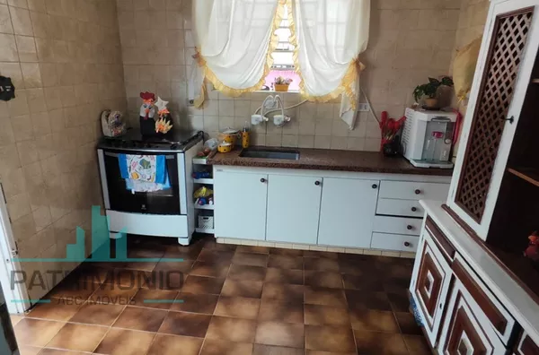 Casa térrea à venda no Bairro Santa Paula em São Caetano do Sul. 