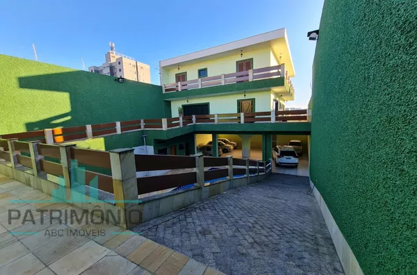 Sobrado a venda com 4 suítes e Piscina -- Vila Arapuá - São Paulo.