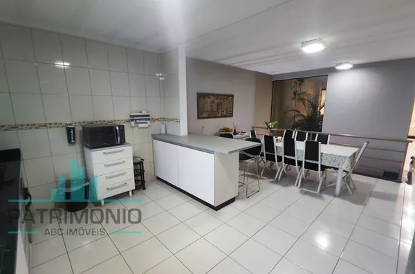 Sobrado Espaçoso com 3 Suítes e 4 Vagas – Bairro Osvaldo Cruz. - Foto 5