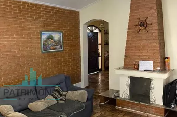 Espaçoso sobrado à venda no Bairro Jardim São Caetano - São Caetano do Sul.