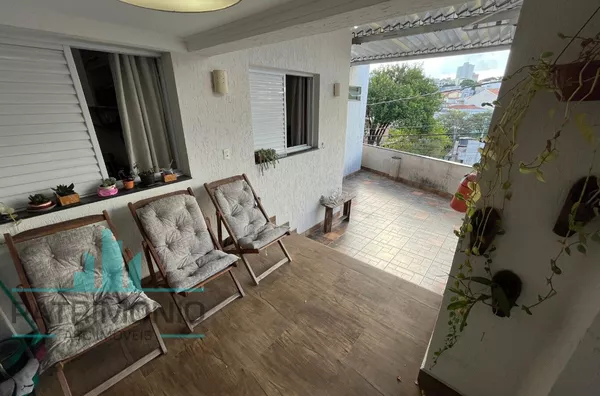 Espaçosa casa assobradada à venda no Olímpico - São Caetano do Sul.