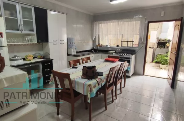 Sobrado à venda no bairro Osvaldo Cruz em São Caetano do Sul.