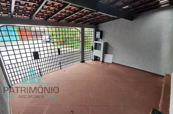 Casa térrea à venda no Parque Erasmo Assunção em Santo André.