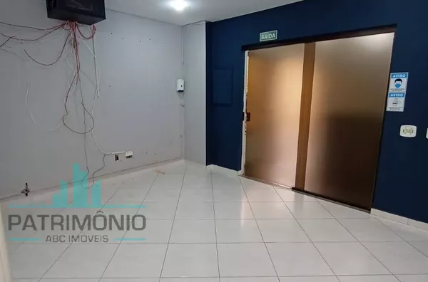 Sala comercial térrea no Medical Center para venda em São Caetano.
