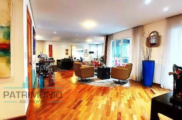 Apartamento à venda Condomínio Edifiício Maison Savoy no bairro Santo Antônio em São Caetano do Sul.