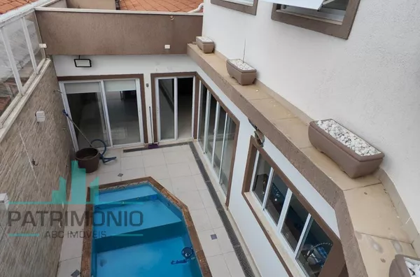 Casa com piscina disponível para locação no Bairro Santa Paula em São Caetano do Sul