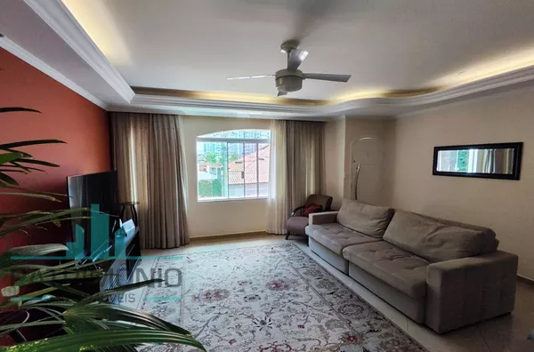 Sobrado Alto Padrão a venda no Bairro Cerâmica em São Caetano do Sul.