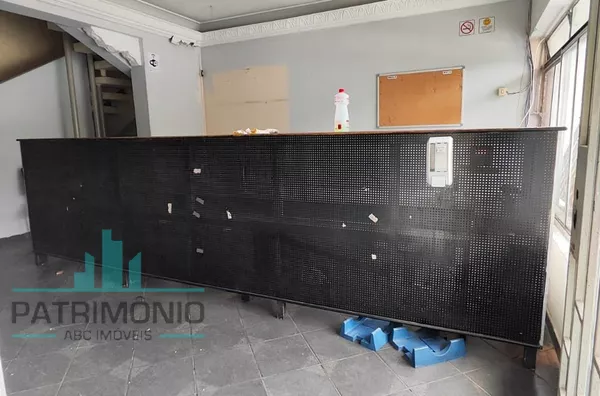 Sobrado Comercial para venda ou locação no bairro Olímpico em São Caetano Do Sul.