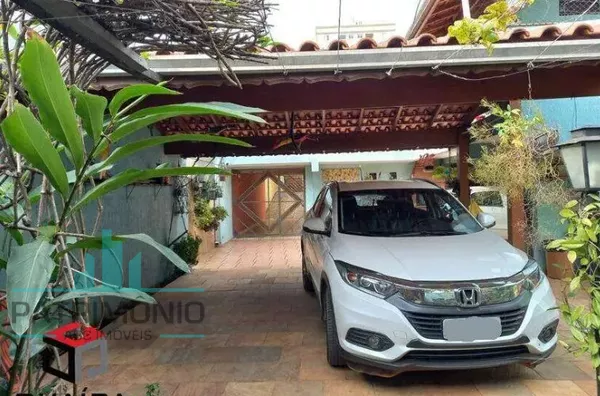 Casa com 400m² de terreno à venda no Bairro Santa Paula em São Caetano Do Sul.