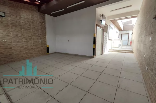 Casa com piscina disponível para locação no Bairro Santa Paula em São Caetano do Sul