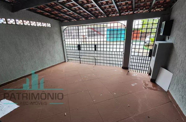 Casa térrea à venda no Parque Erasmo Assunção em Santo André.