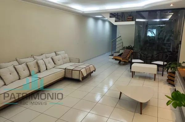Sobrado Espaçoso com 3 Suítes e 4 Vagas – Bairro Osvaldo Cruz. - Foto 2